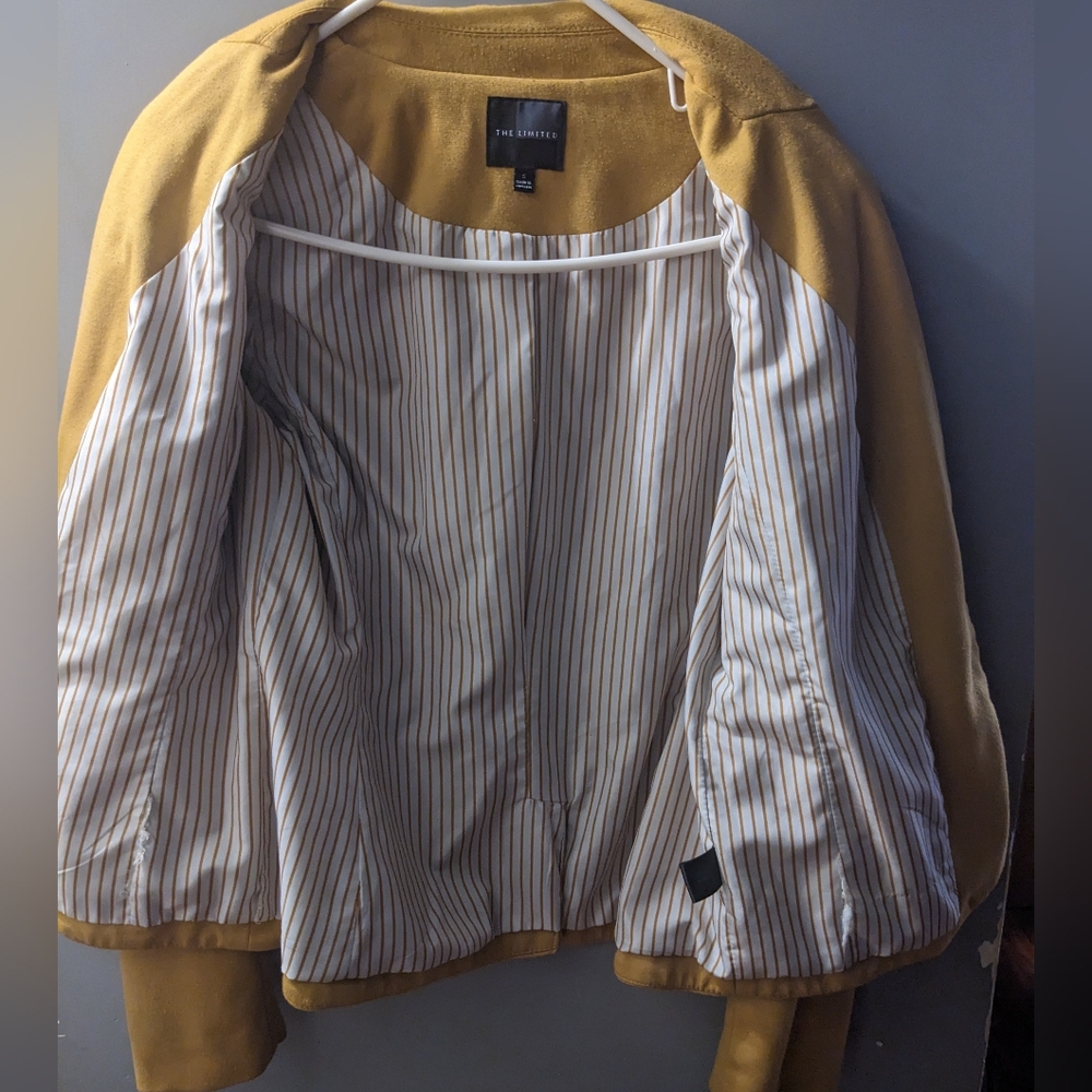 Blazer - Picture 2 of 5